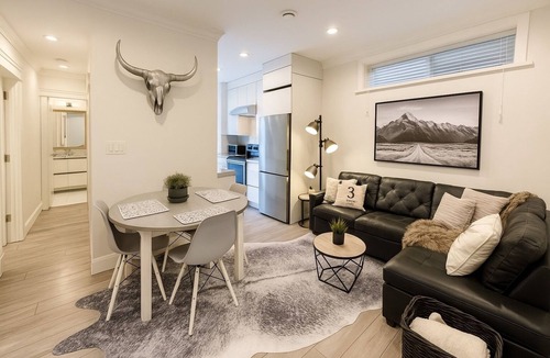 Kerrisdale Apartment | Comfortable 2BR Basement Suite | Great Location