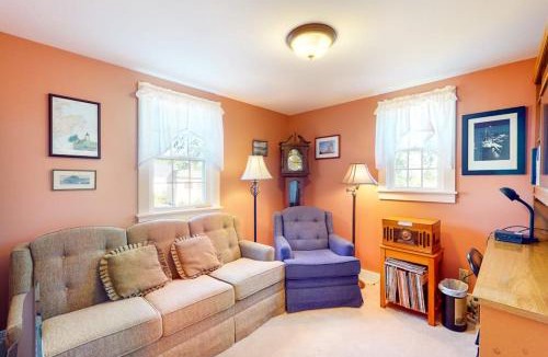Rockland House | Comfortable home near the beach - dog-friendly - full kitchen & washer/dryer