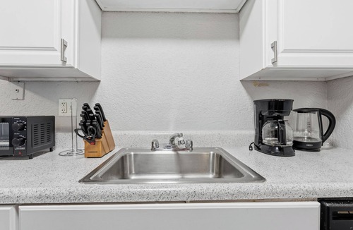 South Kansas City Apartment | Comfortable stay near Kansas City attractions