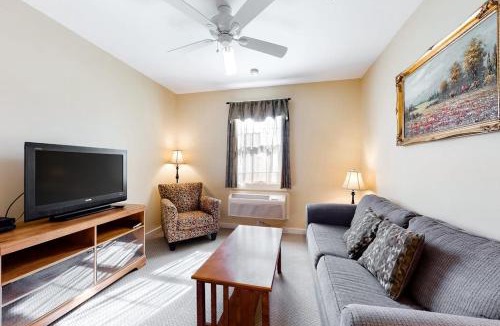 Northeast Harbor House | Comfortable Suite in Downtown Northeast Harbor w/WiFi & AC - Walk to the Water