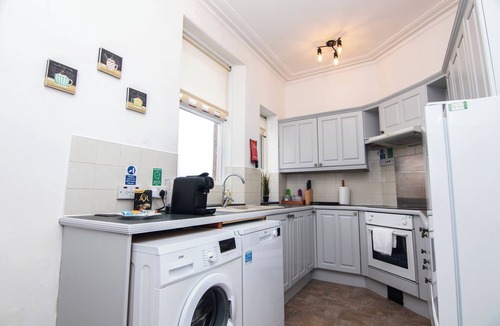 Aberdeen West End Apartment | Comfortable West End Flat with Parking Easy Access