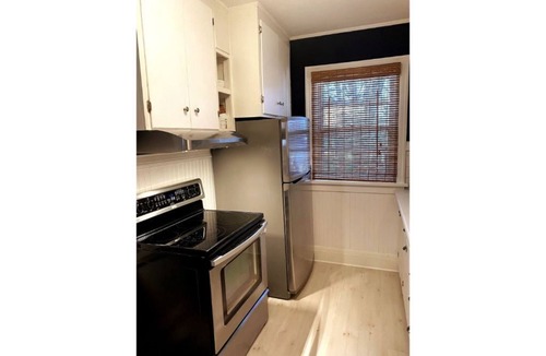 Kutzky Park House | Comfortare Cottage - 6 Blocks to Mayo Clinic!