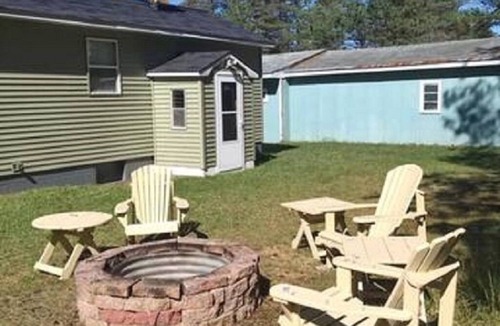 Goetzville House | Comfy Cottage to escape the crowds