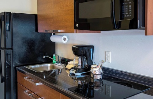 Rapid City Hotel | Comfy Stay Near Rapid City Attractions! With Full-Kitchen! Pet Friendly!
