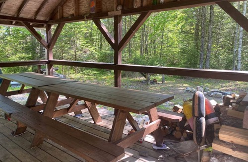 Addison Cabin | Comfy Woodland Camp Privacy withinin minutes of local amenities and attractions!