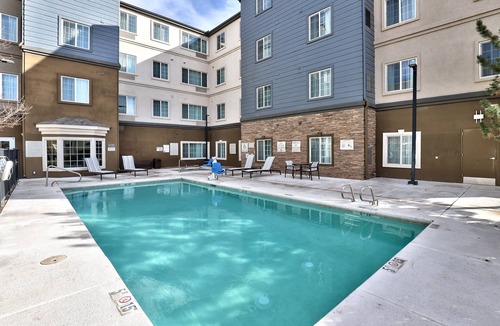 Albuquerque Apartment | Comms Accessible 1BR Suite | Free Breakfast + Pool
