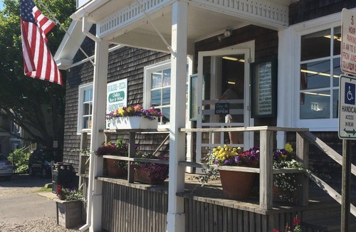 Biddeford Pool House | Contemporary Cottage in Biddeford Pool