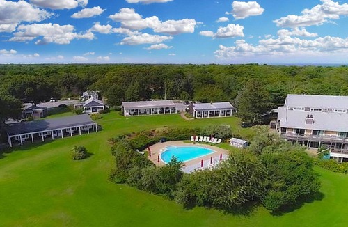 Oak Bluffs Apartment | Contemporary dog-friendly studio with beach access, pool & tennis courts