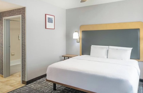 Canonsburg Hotel | Contemporary King Suite with Home-Style Comfort Minutes from Area Attractions