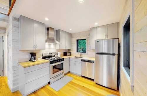 Lamoine Cabin | Contemporary retreat with grill, firepit, & patio - walk to beach