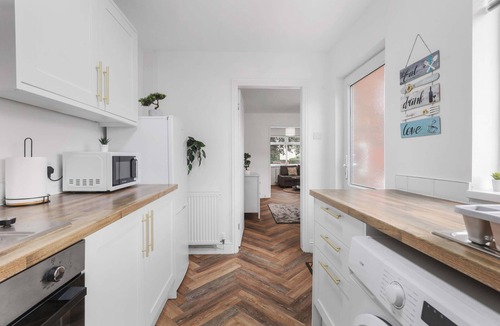 Castleside House | Contractor Stay - WI-Fi - Pet Friendly - Parking