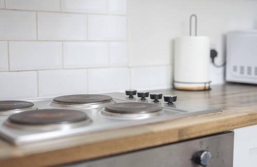Castleside House | Contractor Stay - WI-Fi - Pet Friendly - Parking