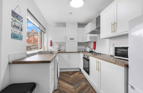 Castleside House | Contractor Stay - WI-Fi - Pet Friendly - Parking