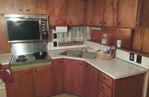 Somerset House | convenient location by the lake . just a few minutes to boat ramp .