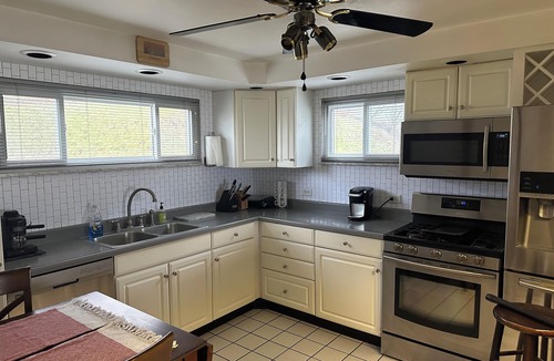 Green Tree House | Convenient to DT, Airport, Stadiums-Free Parking!