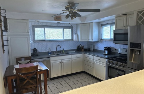 Green Tree House | Convenient to DT, Airport, Stadiums-Free Parking!