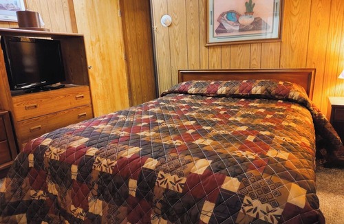 International Falls Hotel | Convenient Retreat Ideal for Exploring Voyageurs National Park
