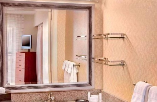 Westborough House | Conveniently Located To Excellent Transportation! Free Parking, Pets Allowed
