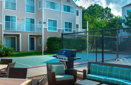 Westborough House | Conveniently Located To Excellent Transportation! Free Parking, Pets Allowed