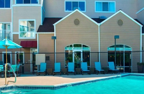 Westborough House | Conveniently Located To Excellent Transportation! Free Parking, Pets Allowed
