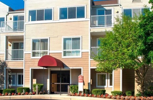 Westborough House | Conveniently Located To Excellent Transportation! Free Parking, Pets Allowed
