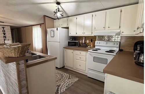 Stanton House | Conveniently Located ~ WiFi ~ Central Heat & Air.