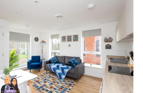 Chapeltown House | Copper Beech by Alt-Stay Contractor Accommodation - 2 Bed Contractor Home With Parking, Wi-Fi & Full Kitchen - Ideal For Long stays