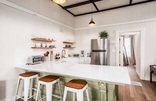 New Plymouth Cabin | Copper & Oak House - Pickleball, Hot Tub, Trails