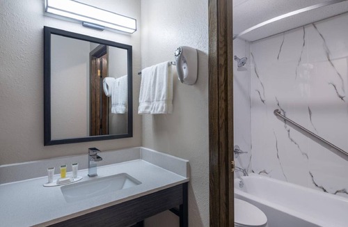 Owatonna Hotel | Coratel Inn & Suites by Jasper Owatonna