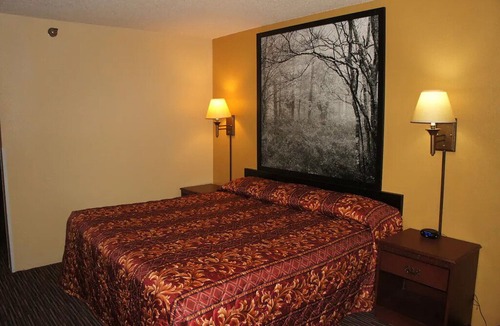 Stillwater Hotel | Coratel Inn & Suites Stillwater - 1 King Accessible Non-Smoking