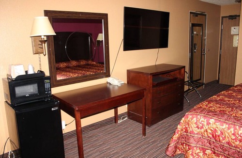 Stillwater Hotel | Coratel Inn & Suites Stillwater - 1 King Accessible Non-Smoking