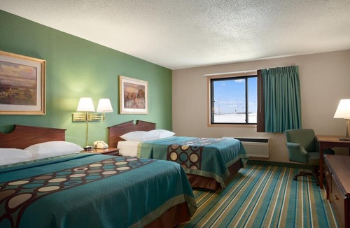 New Richmond Hotel | Coratel Inn & Suites New Richmond - 2 Queen Bed Non-Smoking