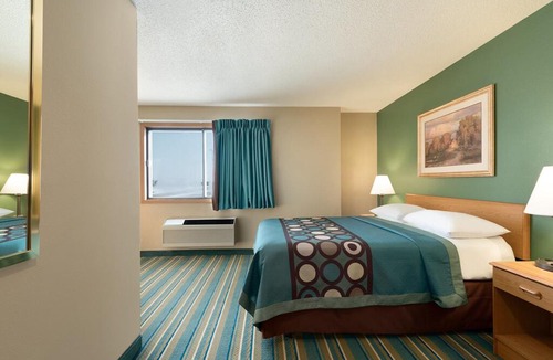 New Richmond Hotel | Coratel Inn & Suites New Richmond - Jacuzzi Suite Oversized Non-Smoking