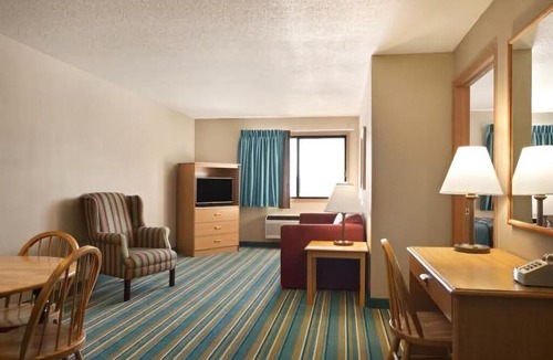 New Richmond Hotel | Coratel Inn & Suites New Richmond - Jacuzzi Suite Oversized Non-Smoking