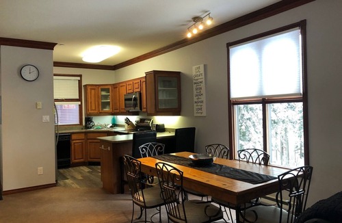 Silver Star Mountain Condo | Corner Grandview Condo - 2 Bed/2 Bath w/Laundry, BBQ & Deck