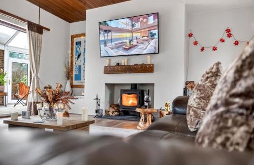 Bearsden House | Corner View - Welcoming family home with conservatory
