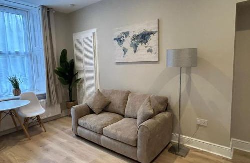 Alexandria Apartment | Cosy 1 Bedroom Flat in Alexandria