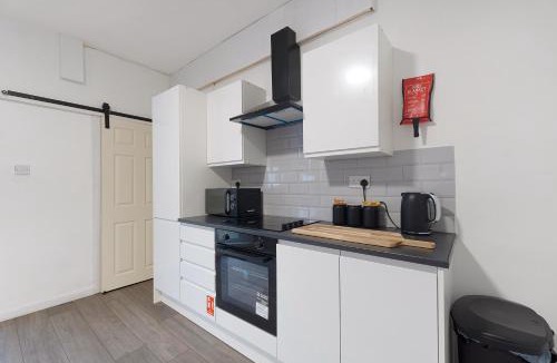 Peterlee House | Cosy 2BR Apartment Sleeps 4 by Stay With Us