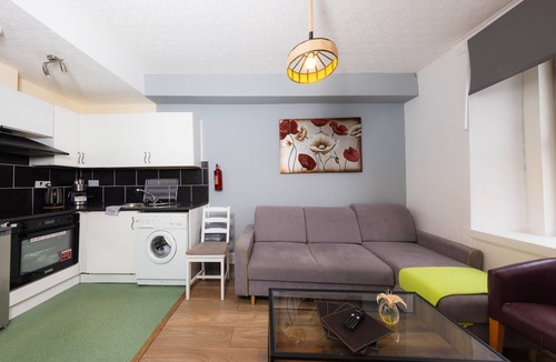Tollcross Apartment | Cosy and central apartment in Edinburgh right beside the Meadows