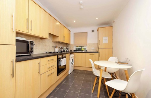West End Apartment | Cosy Flat near the City Centre