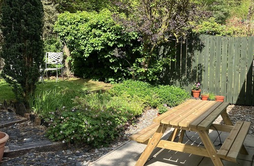 Cairnbaan Cottage | Cosy rural cottage hideaway on historic Crinan Canal