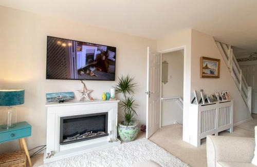 Cullercoats House | Cosy Seaside Home with Free Parking - Pass the Keys
