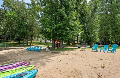 Almo Cabin | Cottage 11 · Lakeview home on Kentucky Lake - Sleeps 12 - Pet Friendly!