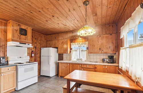 Greenbush Cabin | Cottage #5: 3BR/1BA Relaxing Lakeside Retreat!nn