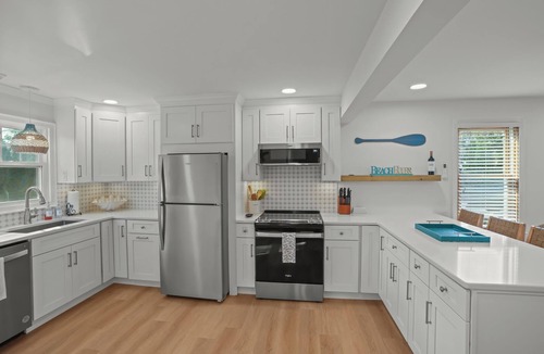 Kenyon Cottage | Cottage 5 Mins to the Beach w/Beach Parking Pass