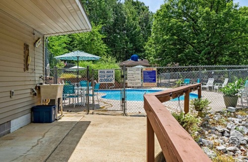 Almo Cabin | Cottage 6 - Lakefront Cottage on Kentucky Lake - Sleeps 8 - Pet Friendly!