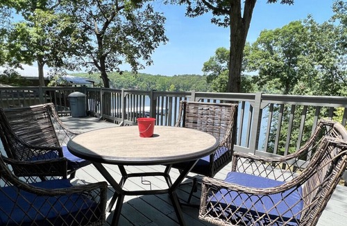 Almo Cabin | Cottage 6 - Lakefront Cottage on Kentucky Lake - Sleeps 8 - Pet Friendly!