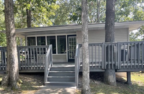Almo Cabin | Cottage 7 · Lakeview Cottage on Kentucky Lake - Sleeps 4 - Pet Friendly!
