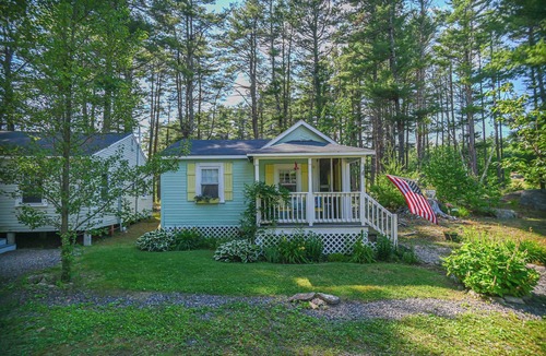 Cape Neddick Cottage | Cottage at Birch Knoll – Peaceful 1 BDR Retreat w/Shared Pool & Fire Pit