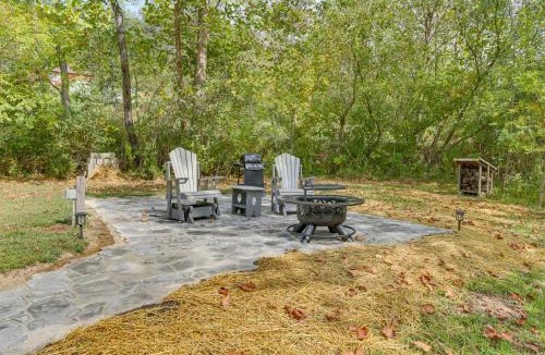 Logan House | Cottage Close to Caves & Trails in Hocking Hills!